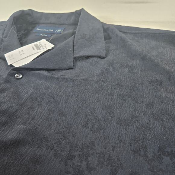 Abercrombie & Fitch Other - NWT Abercrombie & Fitch Jacquard Cropped Short Sleeve Black Button Up Size XXL